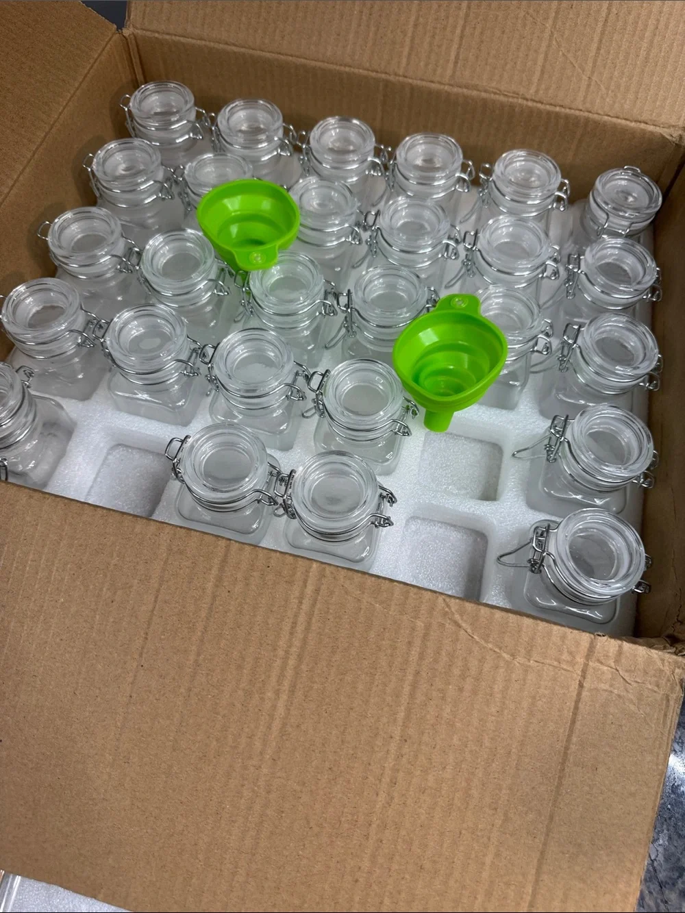 Kamota Clear Glass spice jars flip top clamp Jars case of 30 NWT